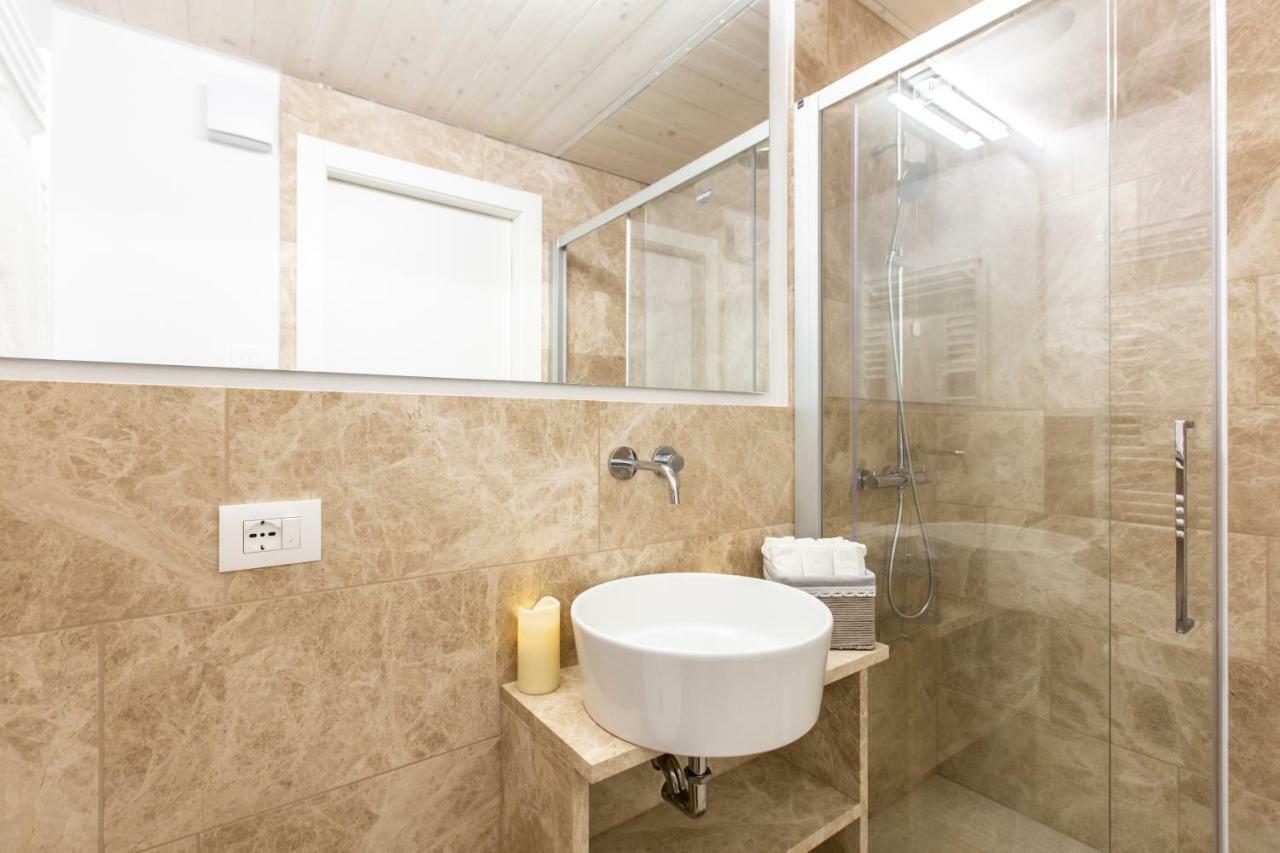 Elegant Fornasa Vecia, Canal View With A Beautiful Garden R&R 베니스 외부 사진